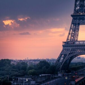 Bild des Eiffelturms, Paris, Frankreich bei Sonnenuntergang Paris Champ de Mars